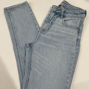 AMERICAN EAGLE MOM JEAN